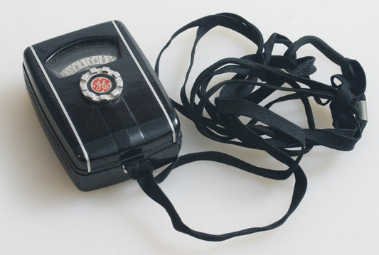 ART DECO BAKELITE LIGHT METER WITH STRAP