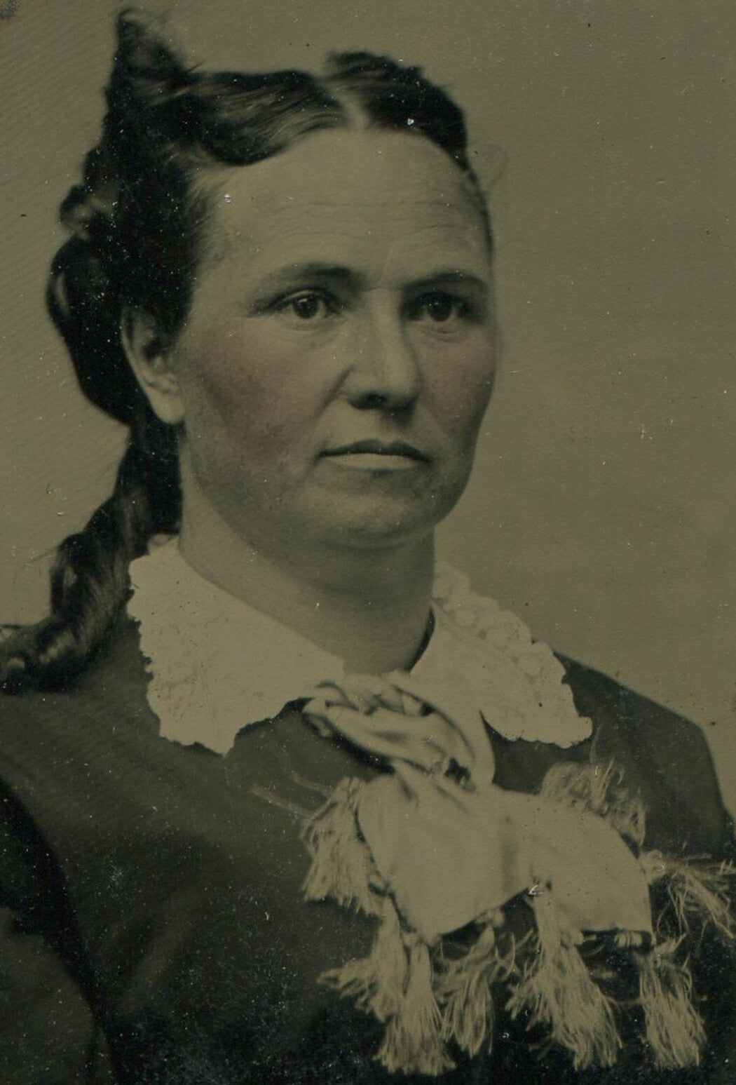 WOMAN, SEATED POSE, WAYWARD CURL. TINTED TINTYPE.