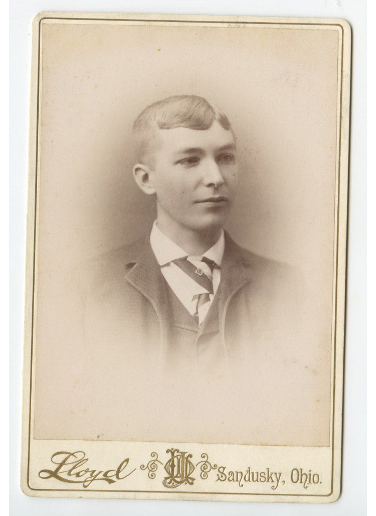 CAB CARD PHOTO MAN FROM SANDUSKY, OH, BY LLOYD, GRAPHIC BACK