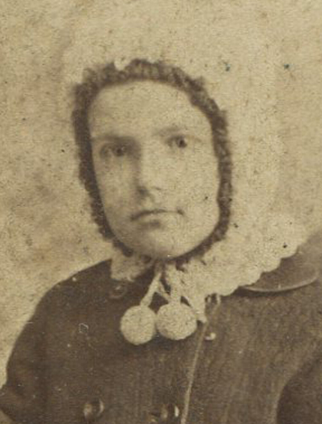 YOUNG GIRL IN WINTER CLOTHING, HOLDING BOOKS. CABINET CARD. PLATTSBURG, MO.