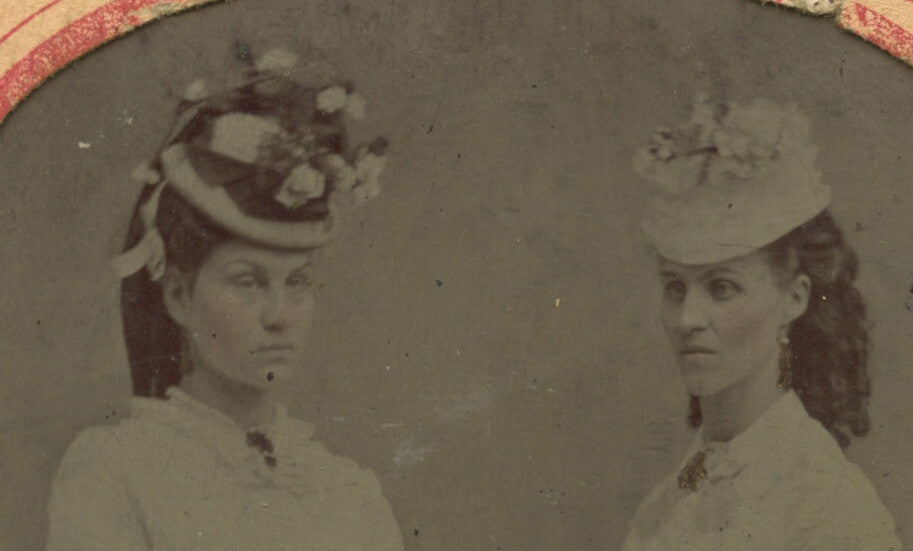 LADIES DRESS ALIKE, GREAT HATS, 1/9 PLATE TINTYPE PHOTO