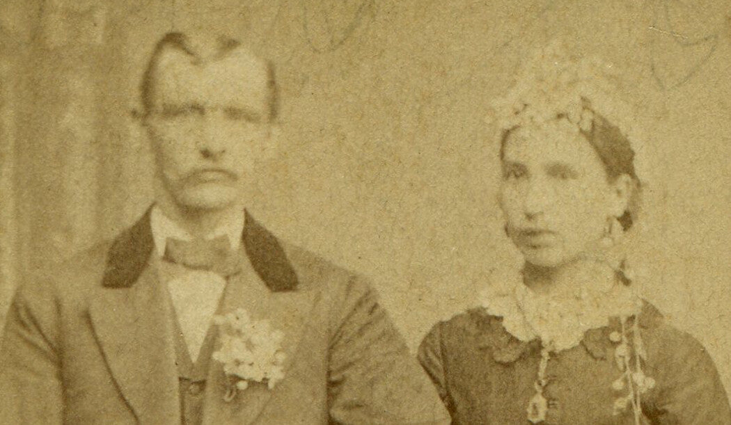 COUPLE, ARN IN ARM, STANDING POSE. CDV. CLEVELAND, OHIO.