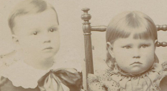 YOUNG SIBLINGS, ROUND POUTY FACES. CABINET CARD. DETROIT, MICH.