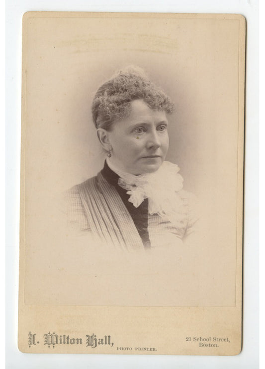 CAB CARD PHOTO LADY W/ LACE BOW/COLLAR FROM BOSTON, MASS, BY HALL