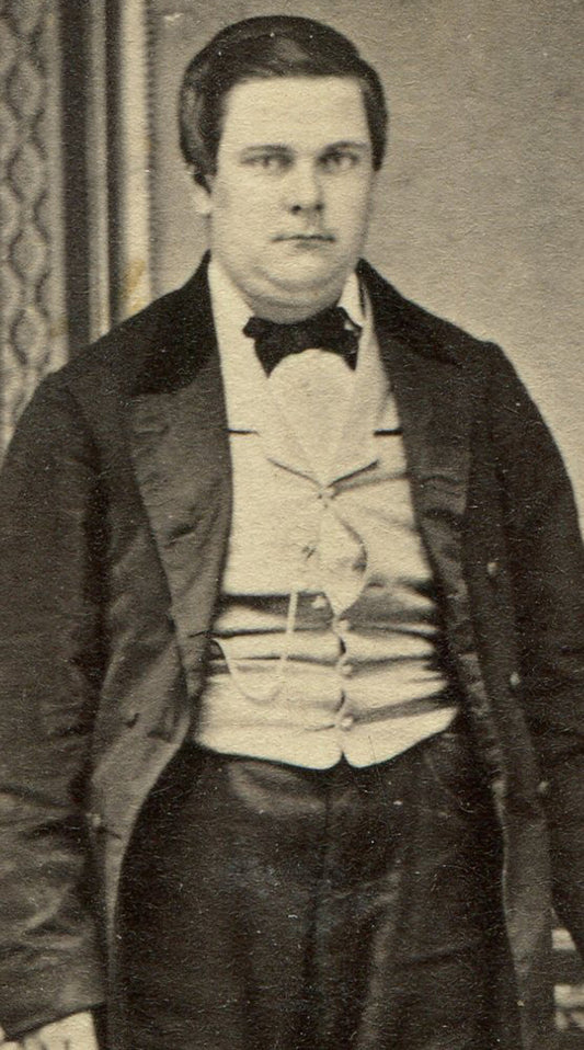 PORTLY YOUNG MAN, STANDING POSE. CDV.