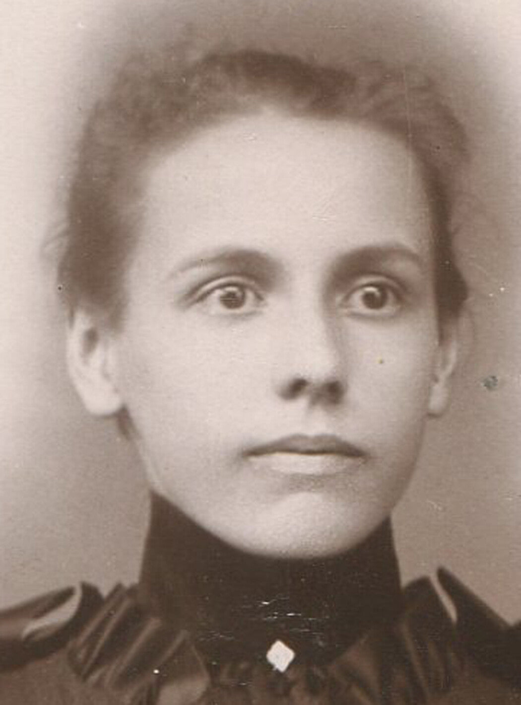 WOMAN WITH WIDE AWAKE EXPRESSION, RICHLY TRIMMED DRESS. CABINET CARD.