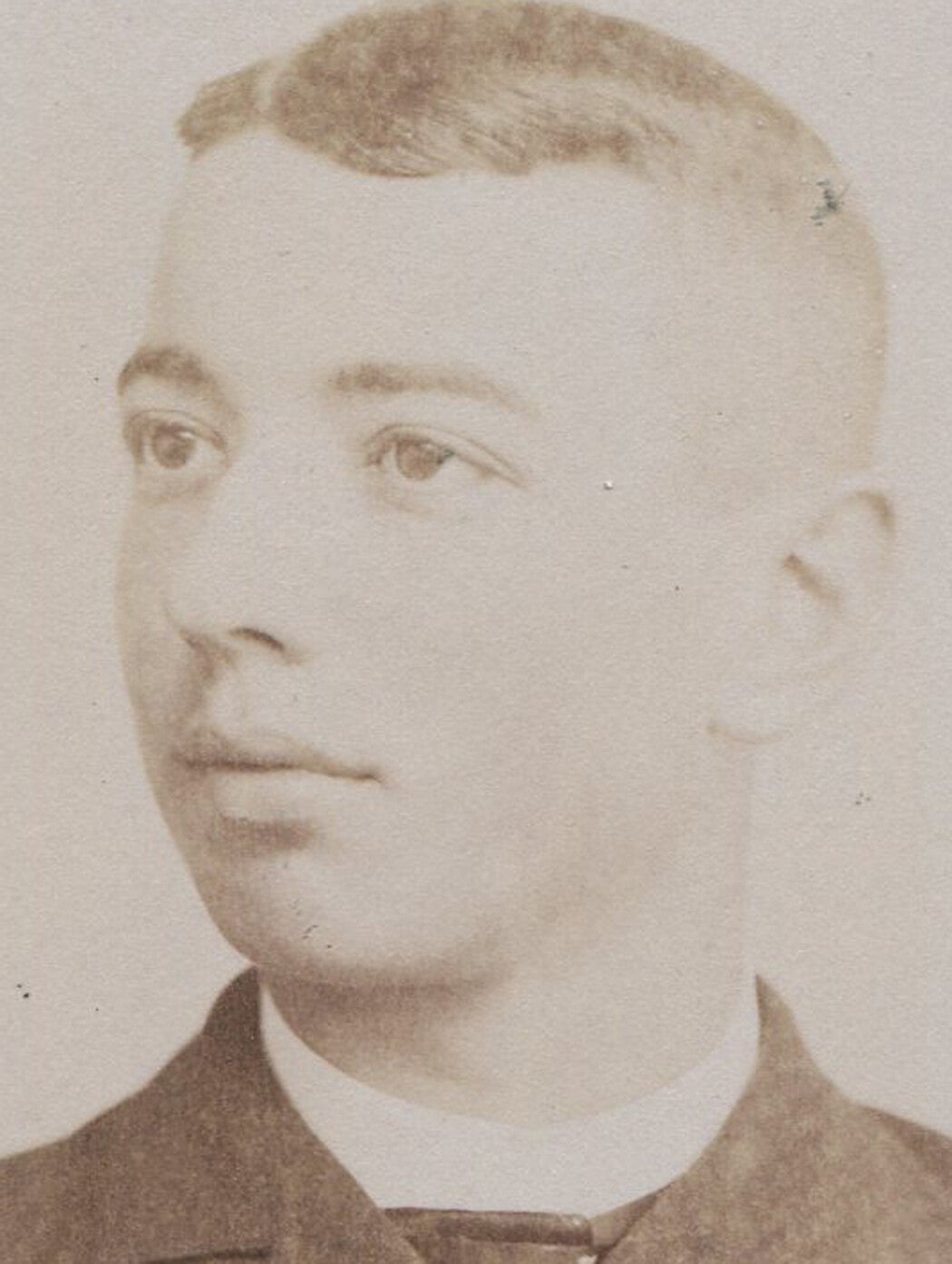 FULL LIPPED YOUNG MAN KNOWN AS A GREAT KISSER. CABINET CARD. AKRON, OHIO.