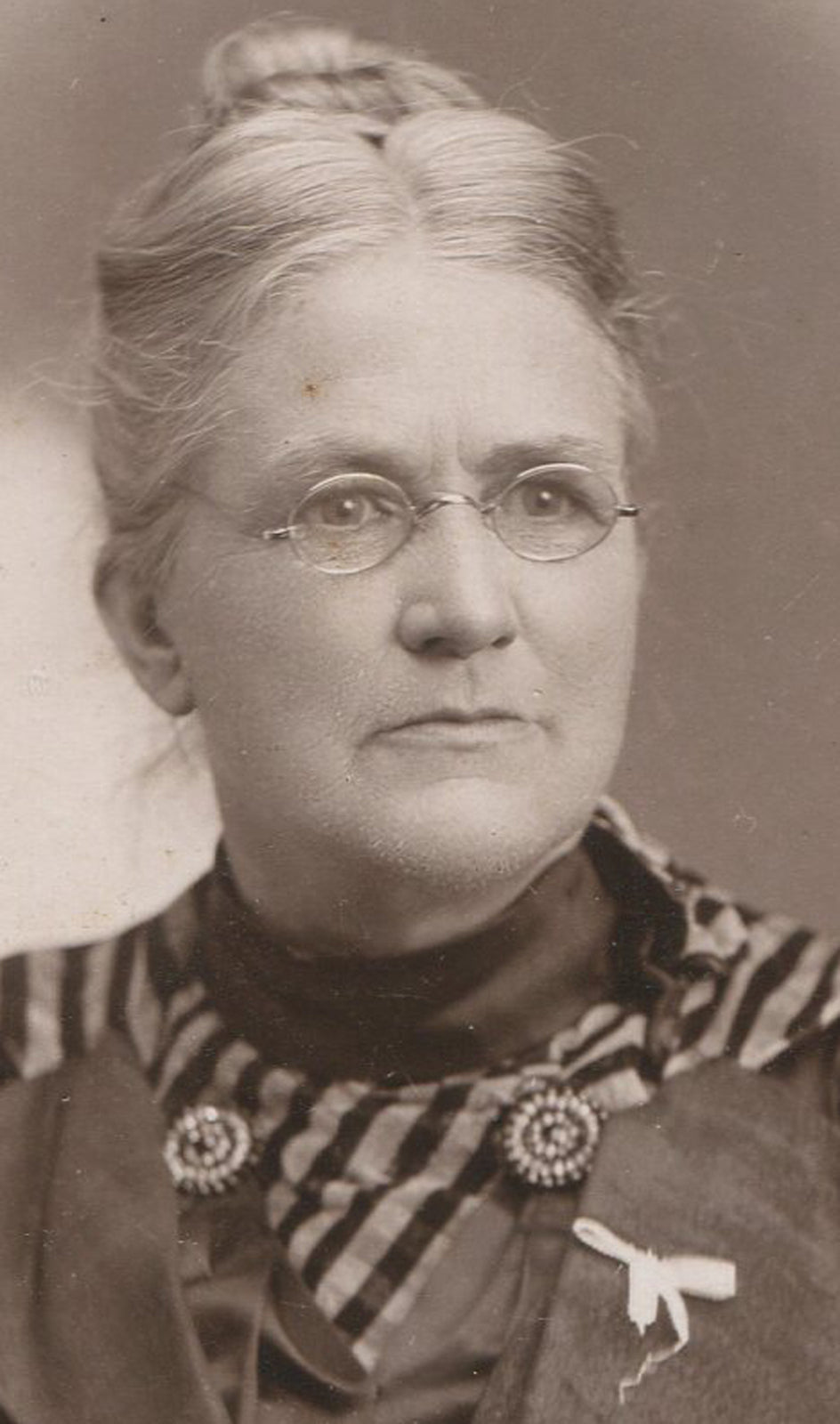 Original Vintage Cabinet Card Photo - Elderly Woman in Wire-Rimmed Glasses, Collectible Portrait
