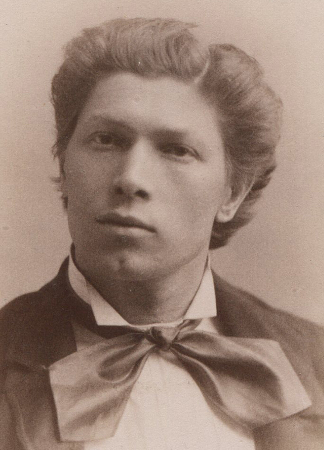 YOUNG MAN, CLEFT CHIN, BIG HAIR, BIG BOW TIE. CHICAGO, ILL.