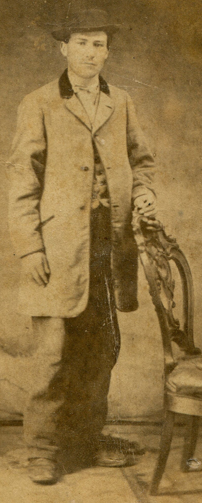 TALL YOUNG MAN IN VERY RUMPLED SUIT. CDV. HANOVER, PA.