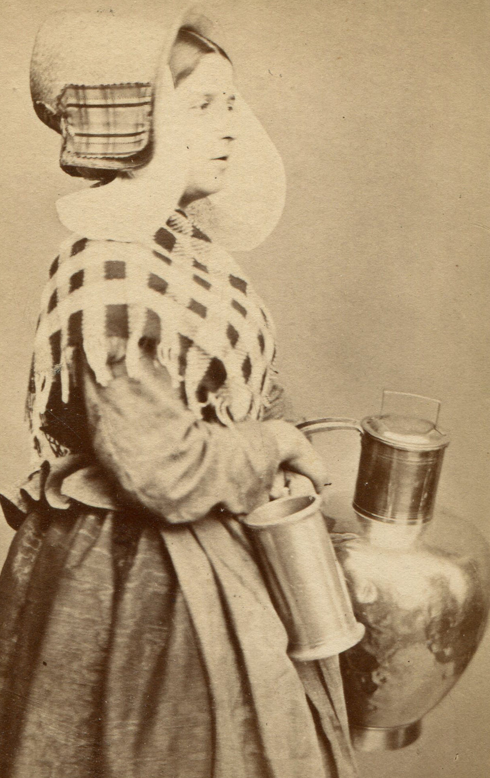 OCCUPATIONAL, MILK MAID. NETHERLANDS. CDV.
