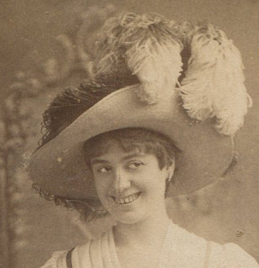 THEATRICAL,  ACTRESS IN COSTUME. CABINET CARD BY FALK. N.Y.