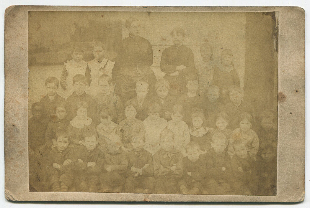 SCHOOL PHOTO, STUDENTS LOOK MISERABLE. CABINET CARD.