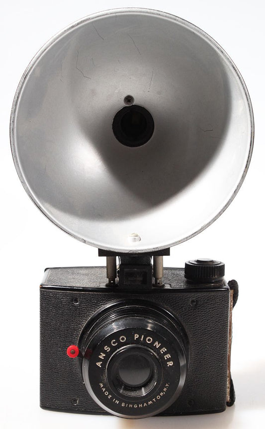 ART DECO CAMERA W/ ORIGINAL FLASH BAKELITE