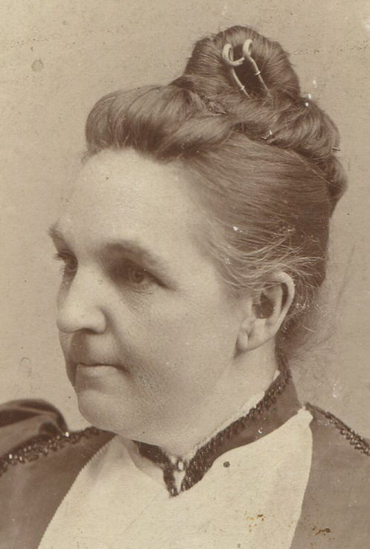 WOMAN W/ TOTAL BOSS VIBE. HIGH HAIR, BIG PUFFY DRESS. CABINET CARD. NYACK, N.Y.