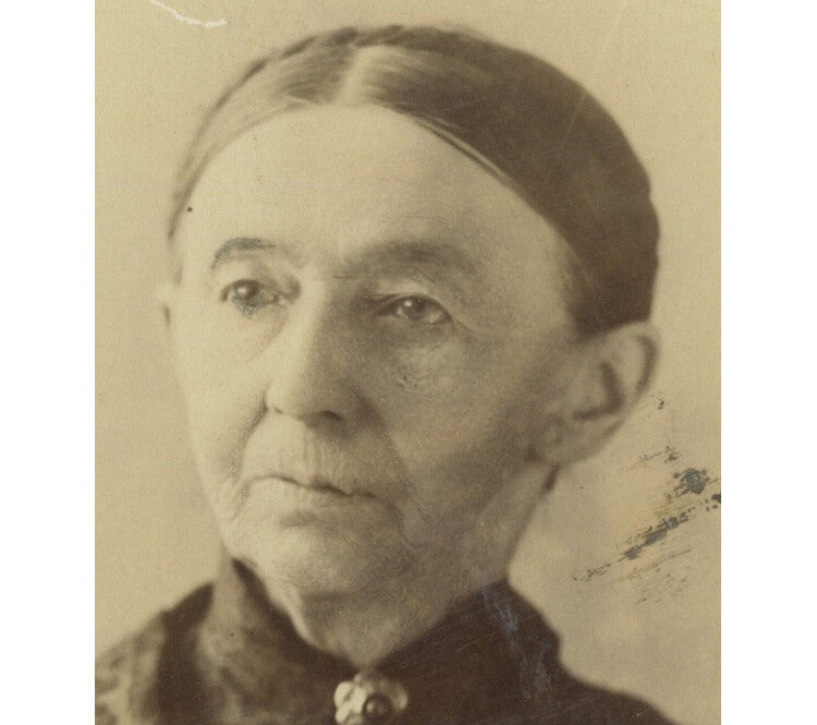 ROCHESTER, NY, LADY W/ PRETTY DRESS PORTRAIT