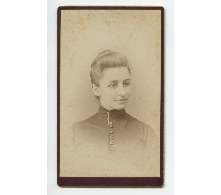 CDV STUDIO PORTRAIT LADY W/ DARK COLORED DRESS