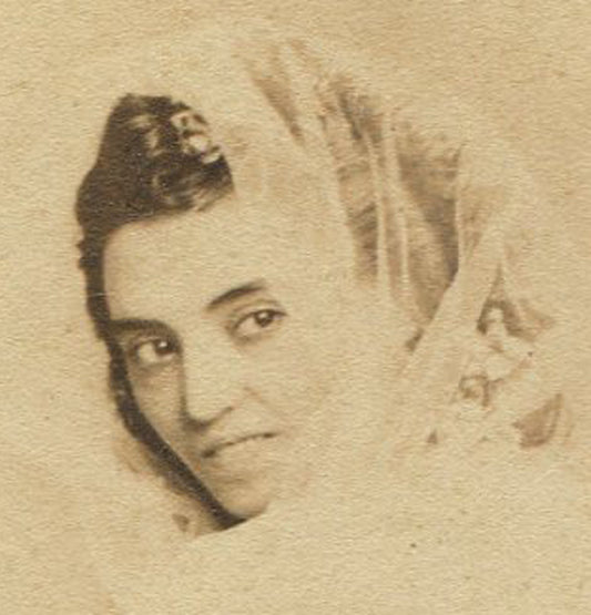 BEAUTIFUL WOMAN IN SCARF, ACTRESS. CDV BY FREDRICKS, N.Y.
