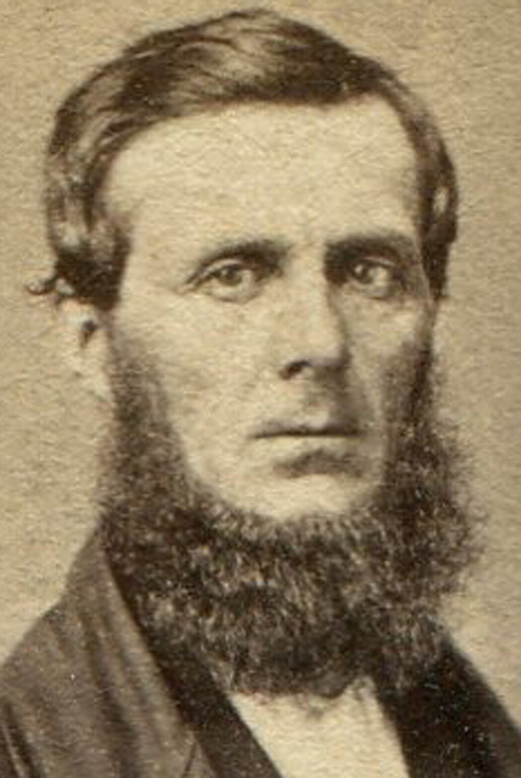 CIVIL WAR ERA CDV. MAN WITH LINCOLN BEARD, STANDING POSE. ERIE, PA.