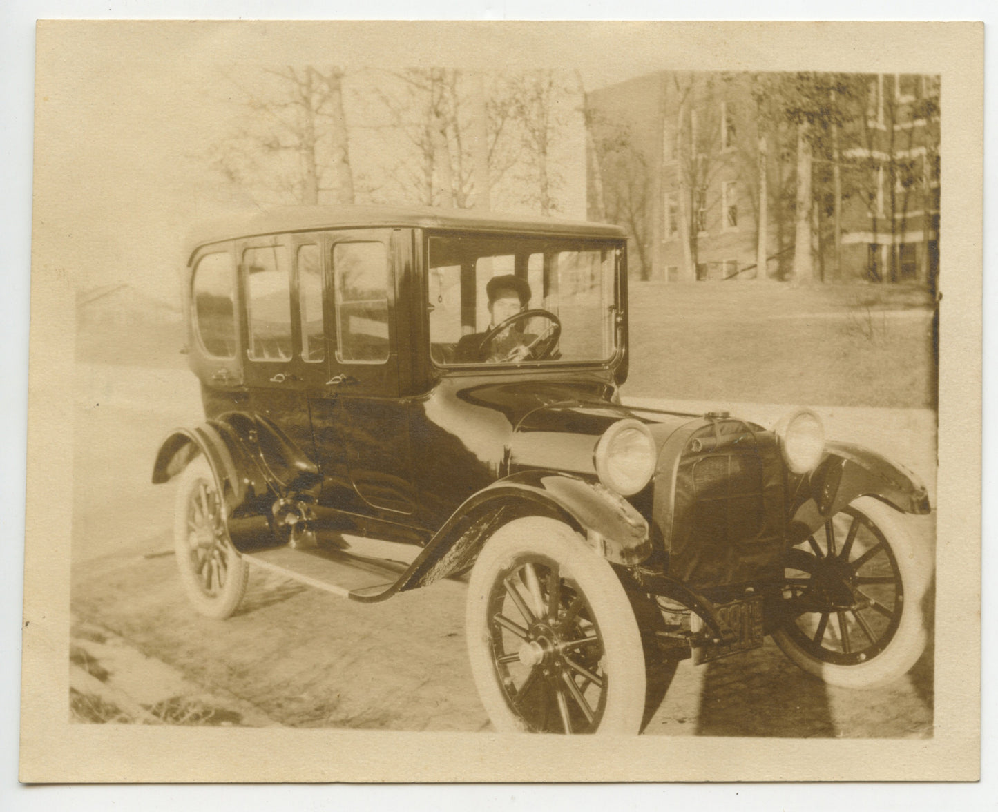 MODEL T FORD? VINT AUTOMOBILE PHOTO