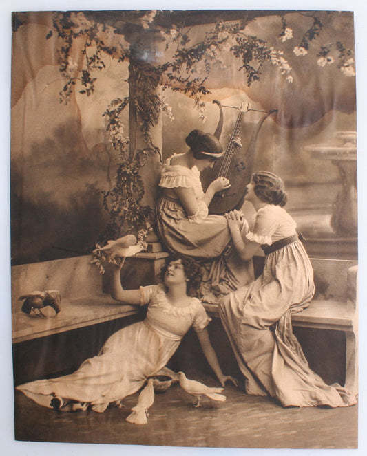 WOMEN, MUSES LOUNGE WITH MUSIC AND BIRDS. DREAM LIKE SETTING. LITHOGRAPH.