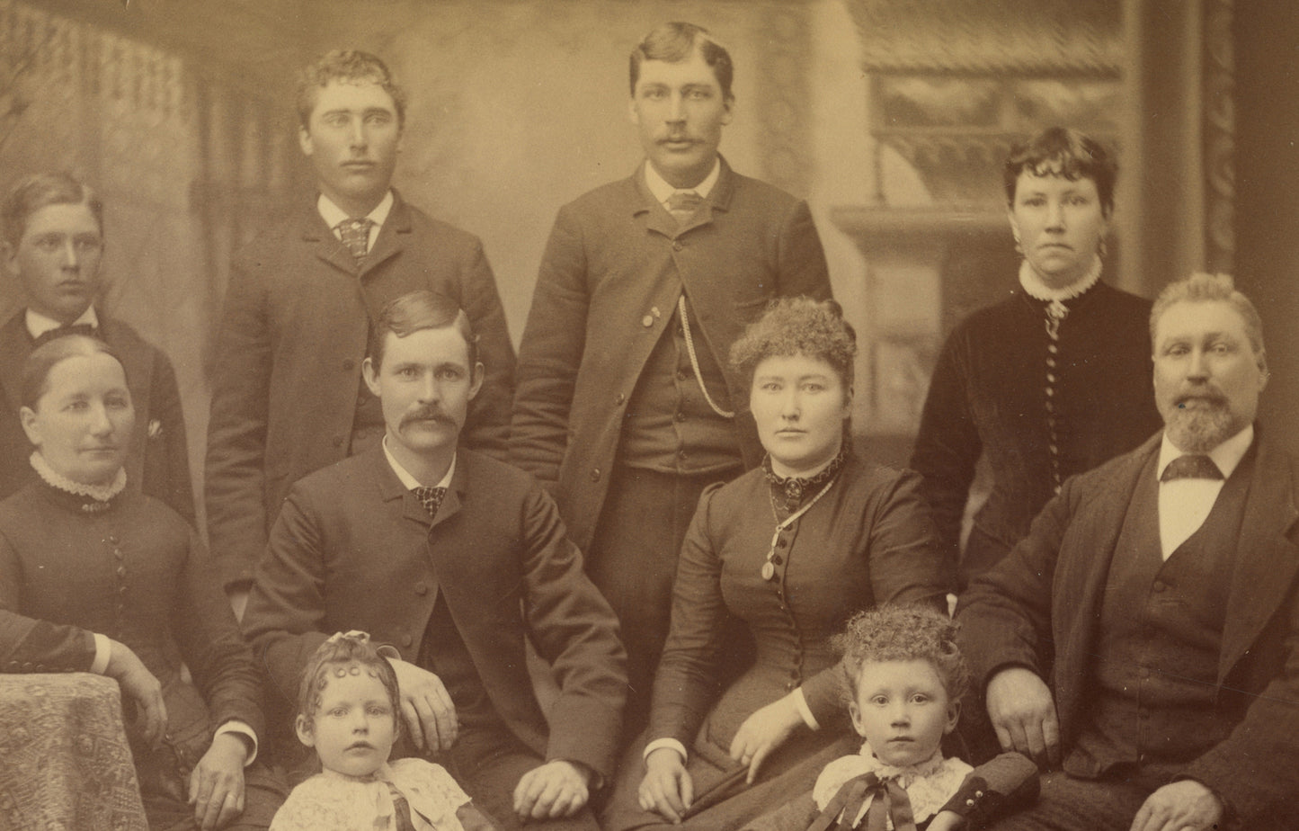8X10 FAMILY PORTRAIT, 10 PEOPLE