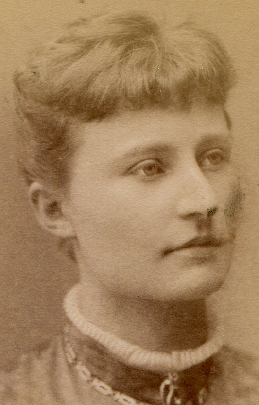 FINE FEATURED BEAUTY. WOMAN IN LOVELY JACKET. CDV. STOCKHOLM, SWEDEN.