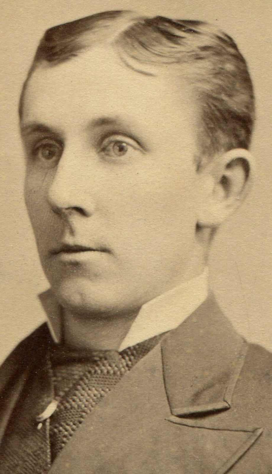 YOUNG MAN, VERY PLAIN FEATURES. SUIT W VERY WIDE LAPEL. CDV. POUGHKEEPSIE, N.Y.