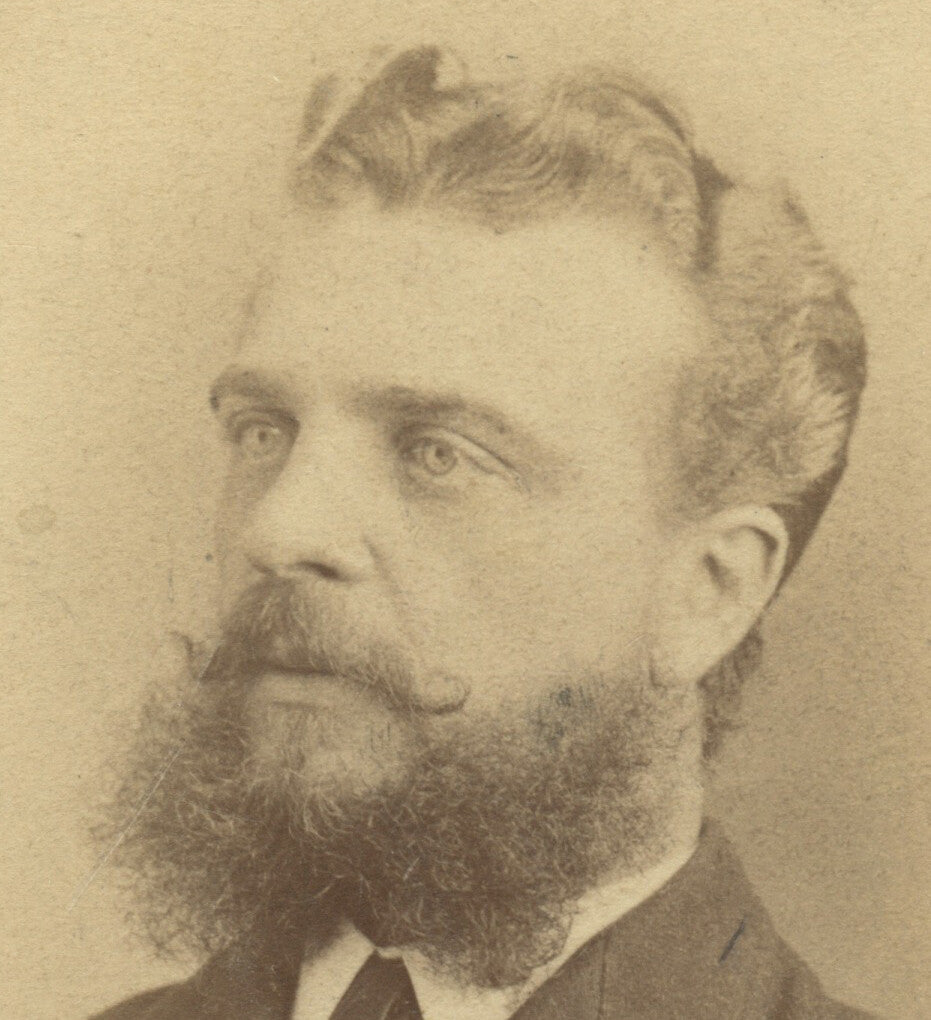 FROM MILWAUKEE, WIS, PHOTO OF MAN W/ GREAT HAIR/TIE