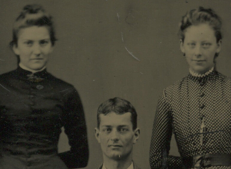 TINTYPE STUDIO PORTRAIT MAN + 2 LADIES, GROWN WELL-DRESSED SIBLINGS, 1/6 PLATE
