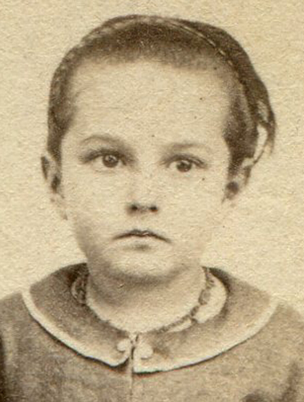 YOUNG GIRL, MESSY HAIR, LARGE DRESS. CDV.