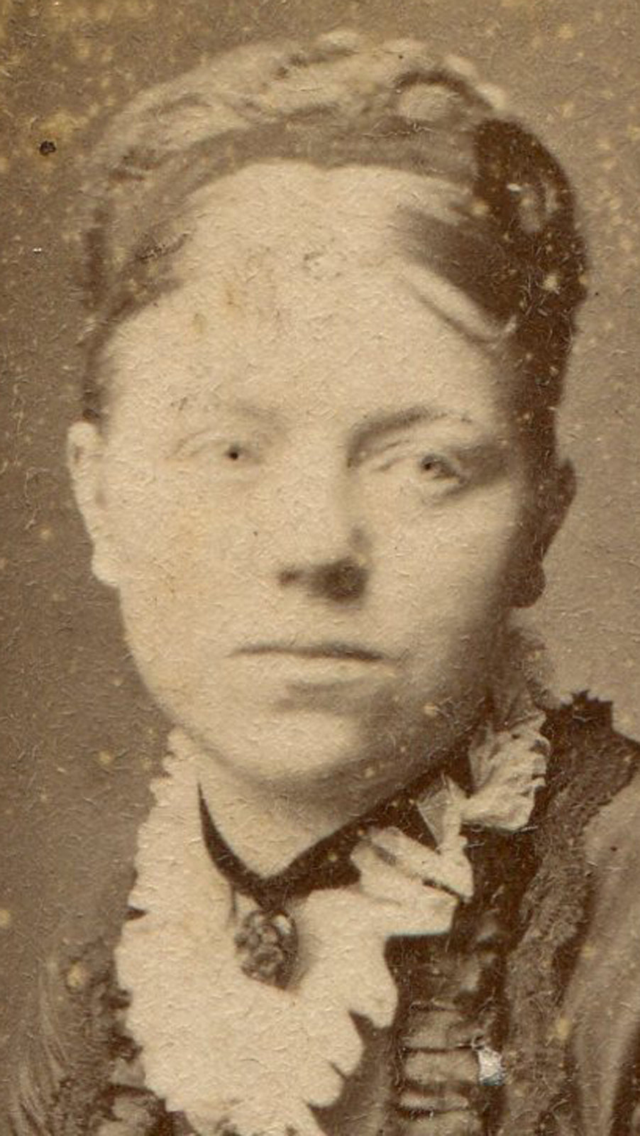 PRETTY WOMAN POSED LEANING ON BACK OF CHAIR. CDV. GLASGOW, SCOTLAND.