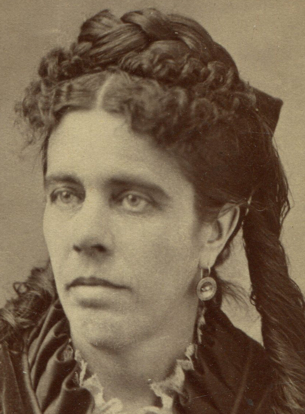 WOMAN GIVING OFF VERY CROSS-DRESSING MAN VIBE. CDV.