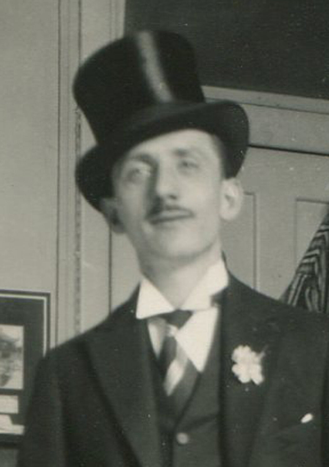 Vintage 1900s Silver Print Portrait: Man in Top Hat & Tails, High-Contrast B&W Photo for Gallery & Decor