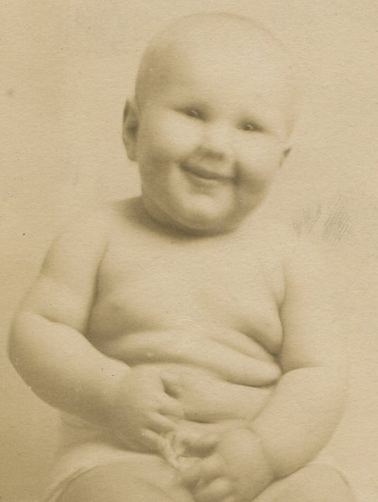 VERY HAPPY BABY WITH ROLLS OF CHUBBINESS. B/W 6X4. 1950s.