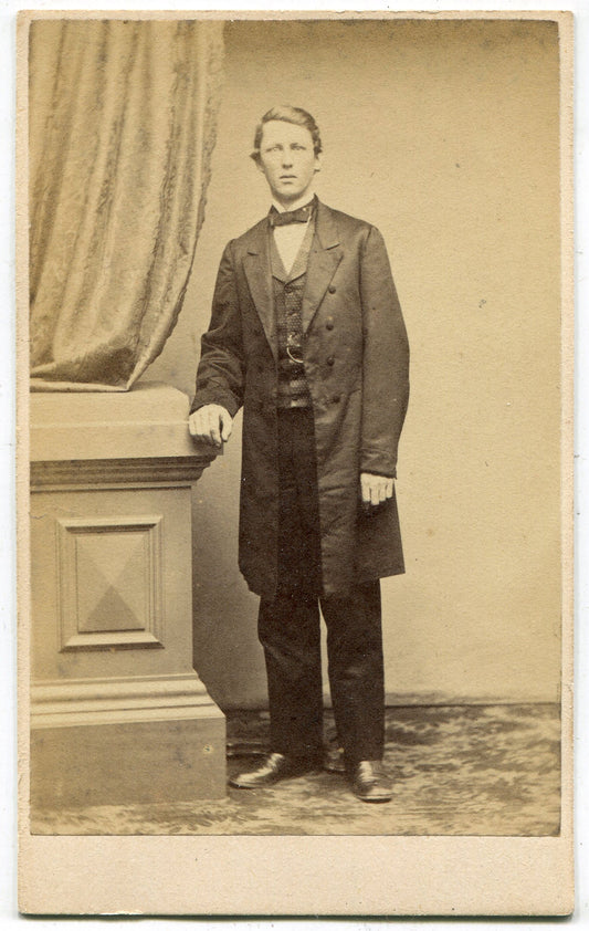 VERY TALL YOUNG MAN IN NICE SUIT. CDV. CHARLEDTOWN, MASS.