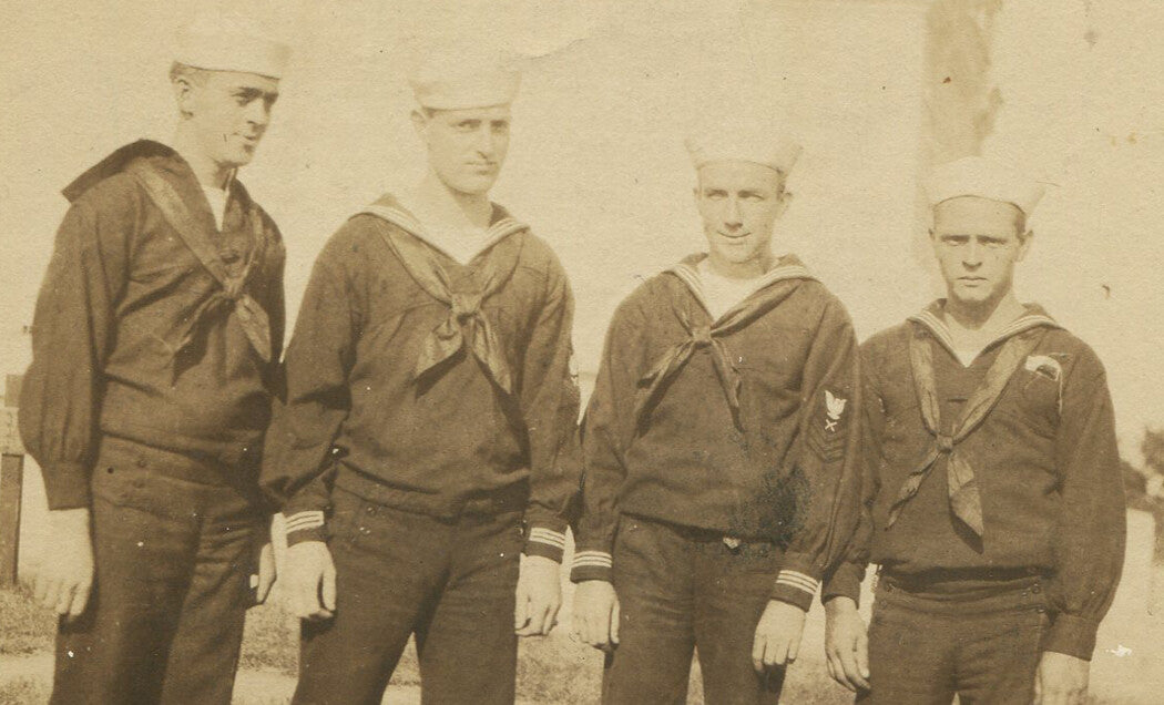 U.S. NAVY, SAILORS IN DRESS BLUES. 1930-40. VINTAGE B W, TONED.
