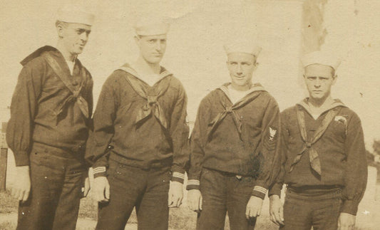 U.S. NAVY, SAILORS IN DRESS BLUES. 1930-40. VINTAGE B W, TONED.
