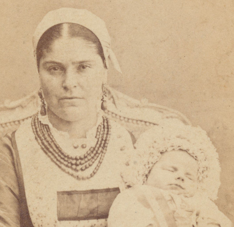 PORTRAIT OF BEAUTIFUL STERN MOTHER W/ BABY IN LARGE BONNET - MADRID, SPAIN