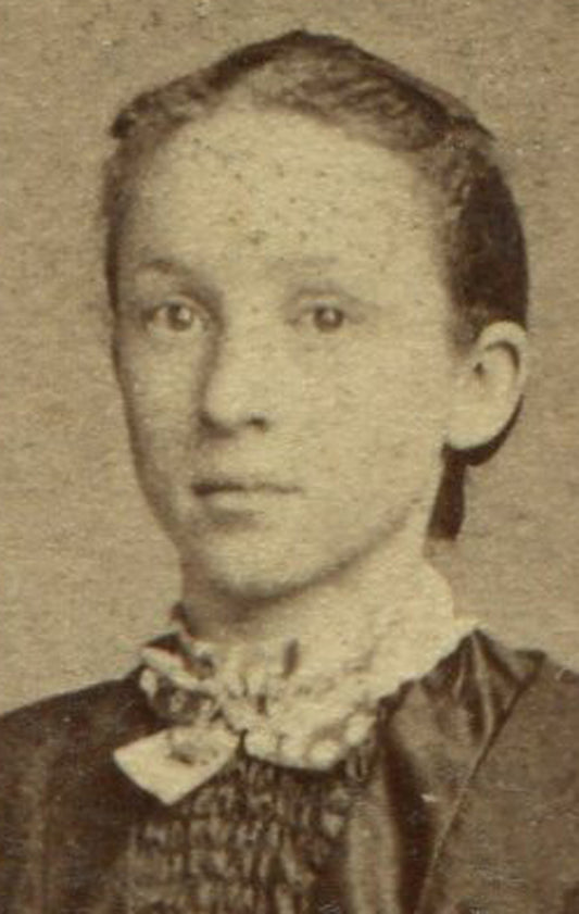 WOMAN STYLISH DRESS, STANDING POSE. CDV. PERU, ILL.