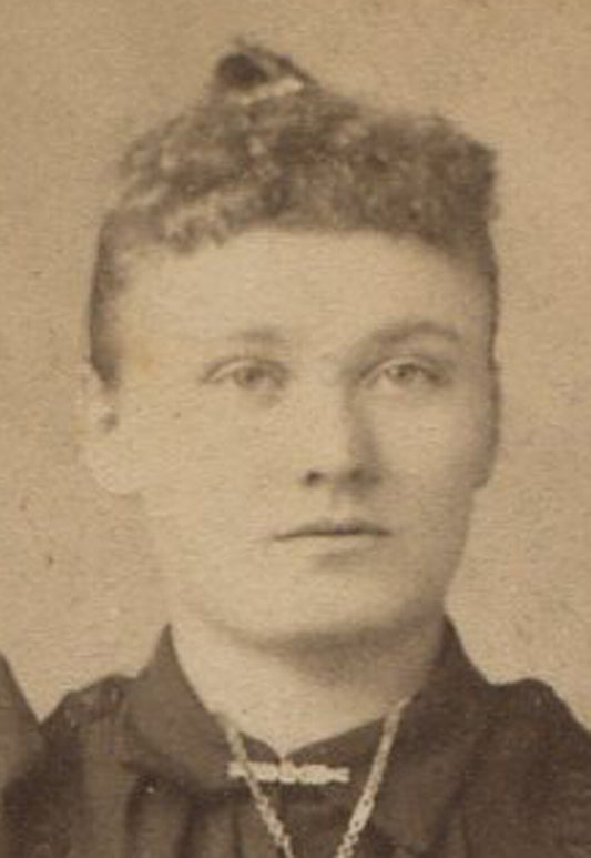 WOMAN STANDING IN FRONT OF PAINTED PIANO BACKGROUND. CABINET CARD. DETROIT, MICH