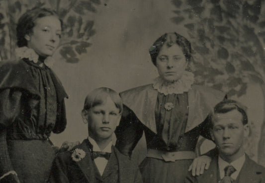 WEARING PAISLEY, PHOTO OF 2 MEN + 2 LADIES, TINTYPE 1/6 PLATE