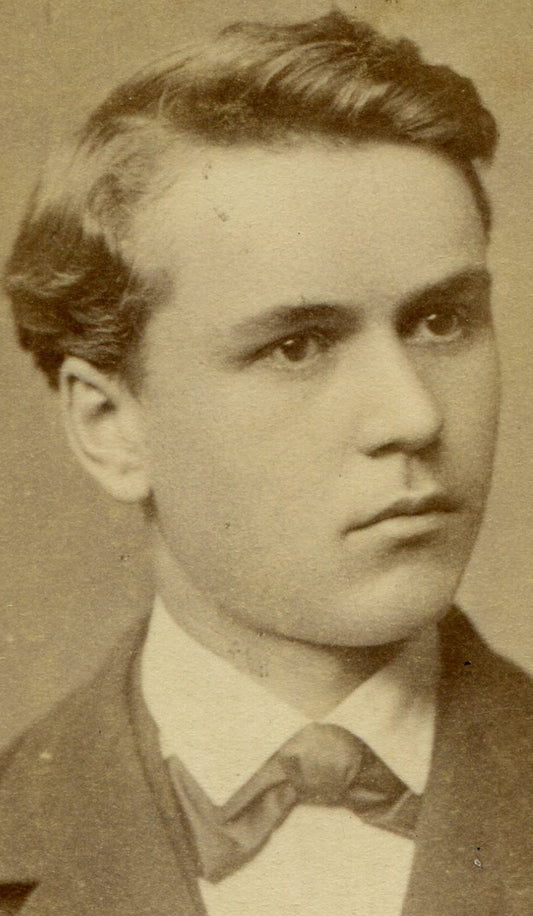 HANDSOME YOUNG MAN, WAVY HAIR, DEAD SERIOUS EXPRESSION. CDV.