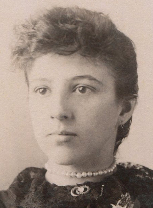 YOUNG WOMAN IN COMPLICATED, BUSY PORTRAIT. CABINET CARD. HARRISBURG, PA.