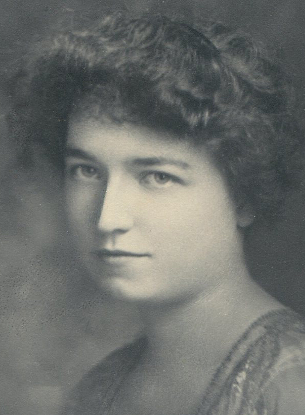 BEAUTIFUL WOMAN, SOFT PORTRAIT. SILVER PRINT. 1900.