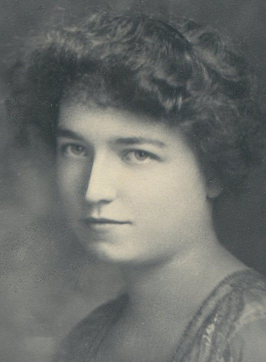 BEAUTIFUL WOMAN, SOFT PORTRAIT. SILVER PRINT. 1900.