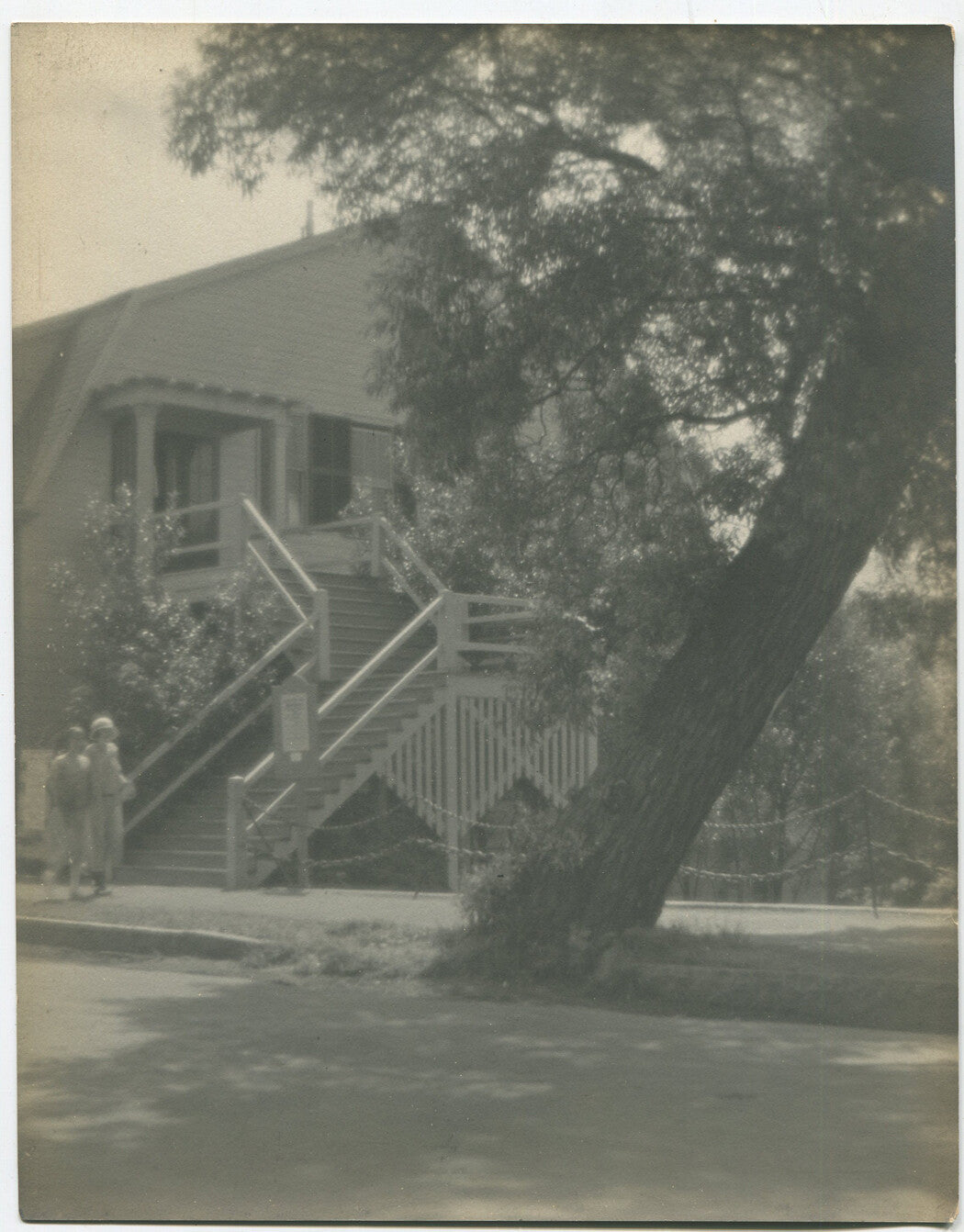 PHOTO PICTORIALISM, VINTAGE. ARCHITECTURAL VIEW. 1920s SILVER PRINT.