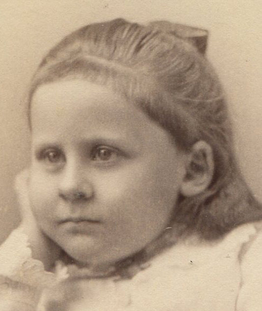 WORLD WEARY LITTLE GIRL, CHIN IN HAND POSE. CABINET CARD. N.Y.