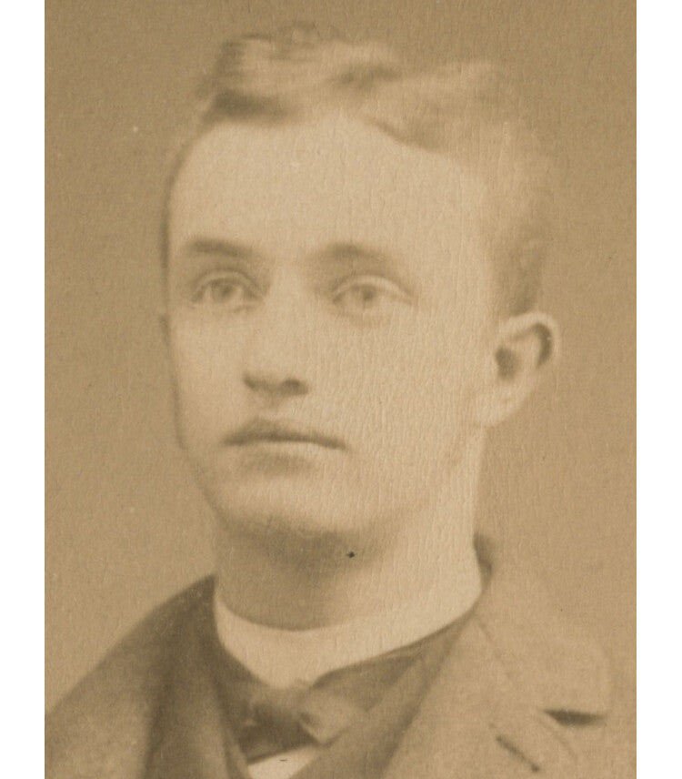 FROM CINCINNATI, OH, PHOTO YOUNG MAN W/ GREAT SUIT