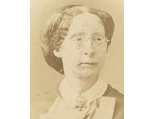 WILMINGTON, DEL, PHOTO LADY W/ BOW, IDED ON BACK - GARRETT